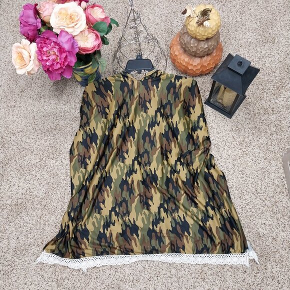 3039 Size XL Shawl Vest In Green and Black Camouflage With Lace Trim. - Picture 5 of 6